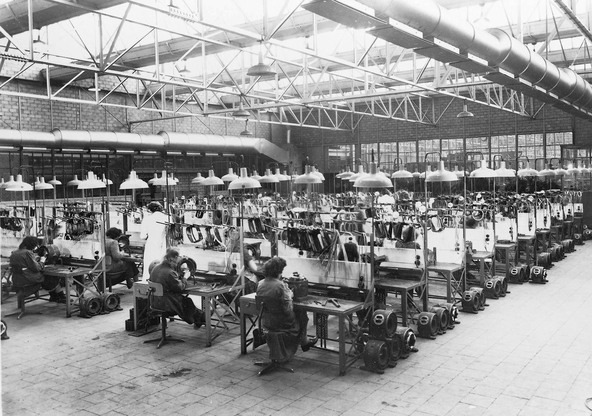 1930-1940-Arbeiders aan het werk bij E.M.F-foto2