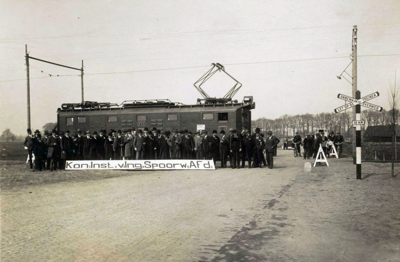 1925-eerste elektrische trein heemaf