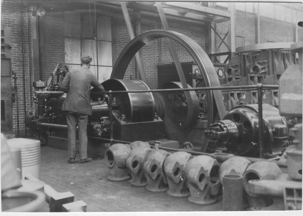 Foto 1 motornummer onbekend - W2O - in de fabriek in Arnhem 1918